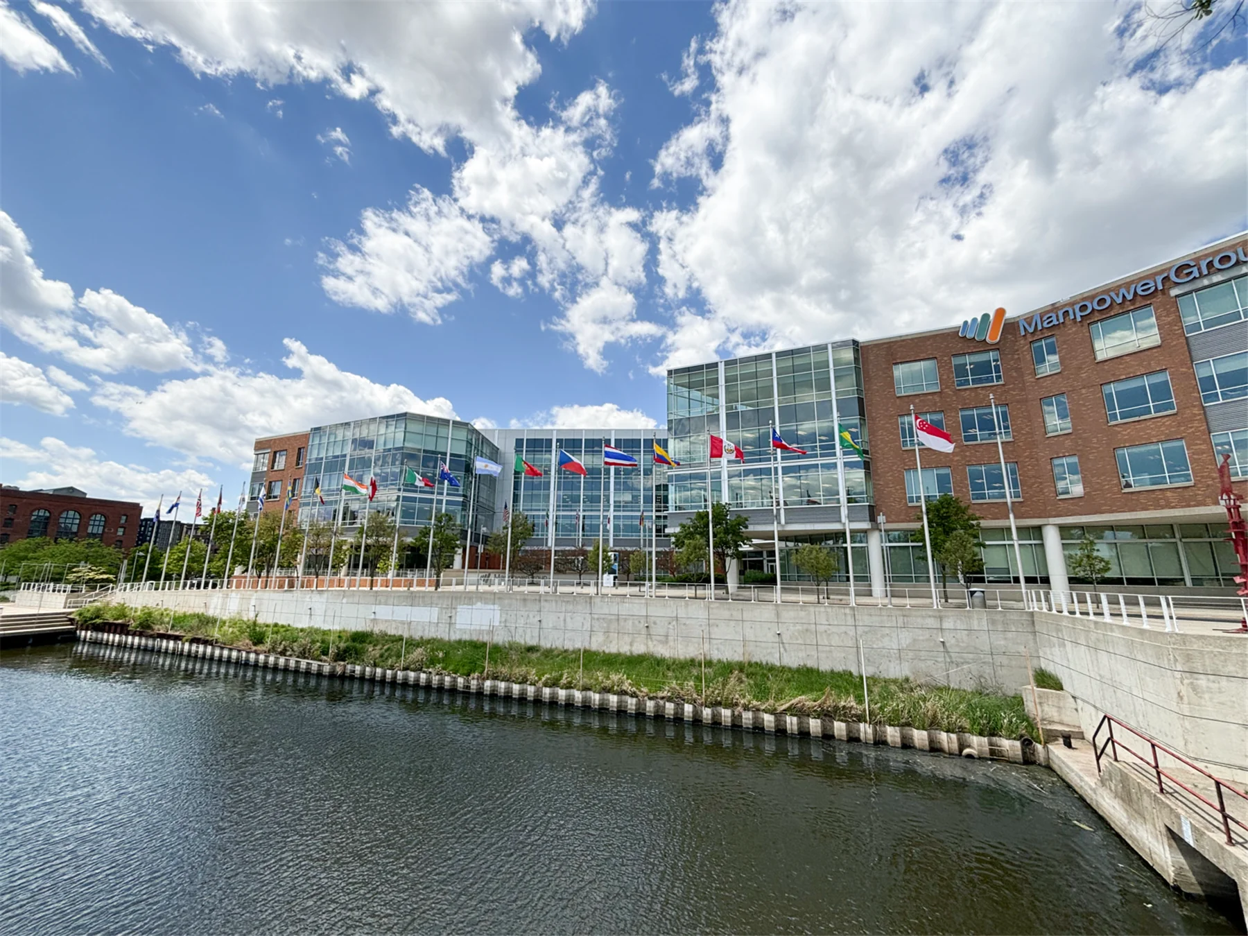 100 Manpower - office in Milwaukee, WI