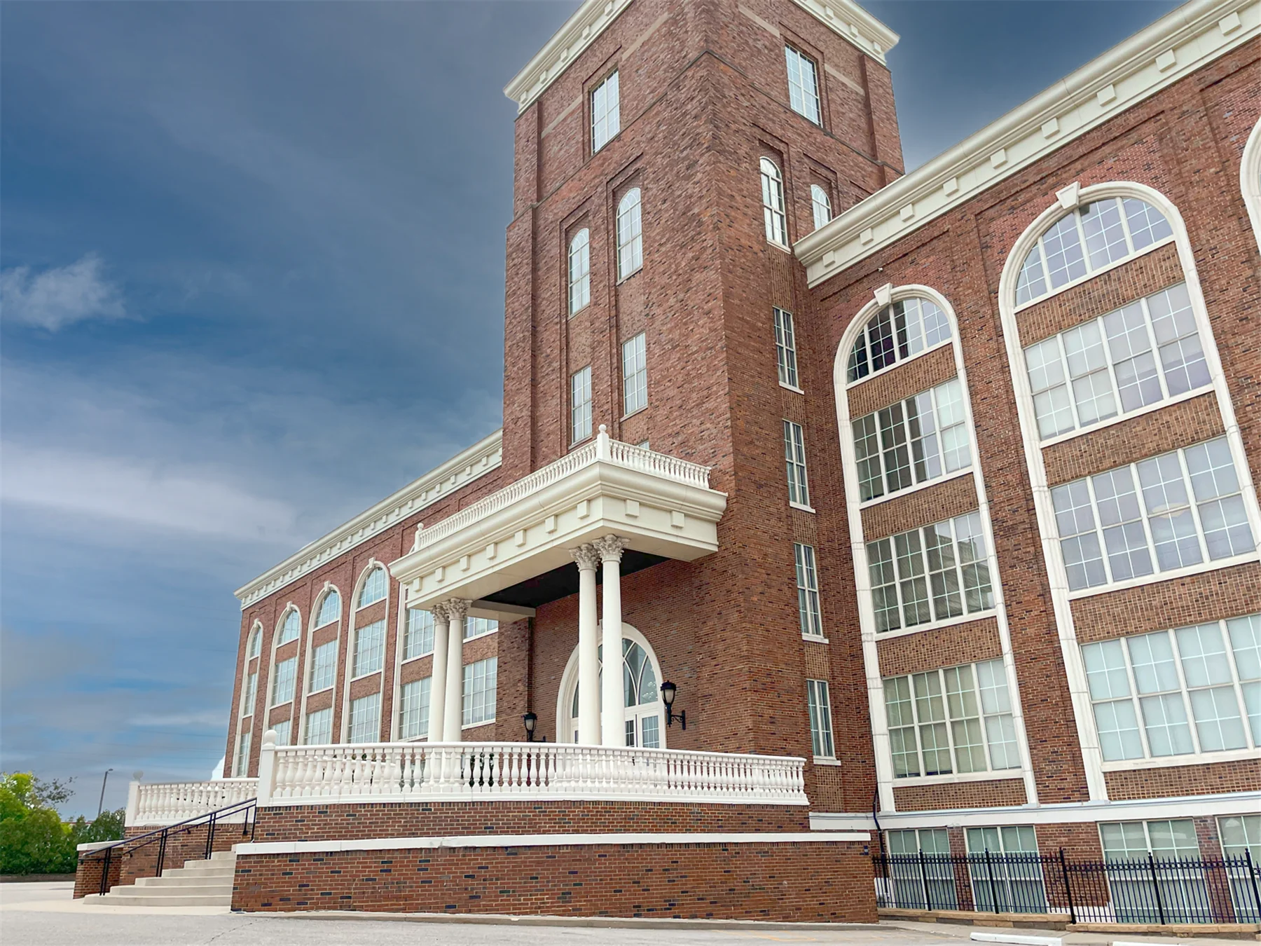East Lake Towers — Lease in Glendale, WI, photo 2 of 8