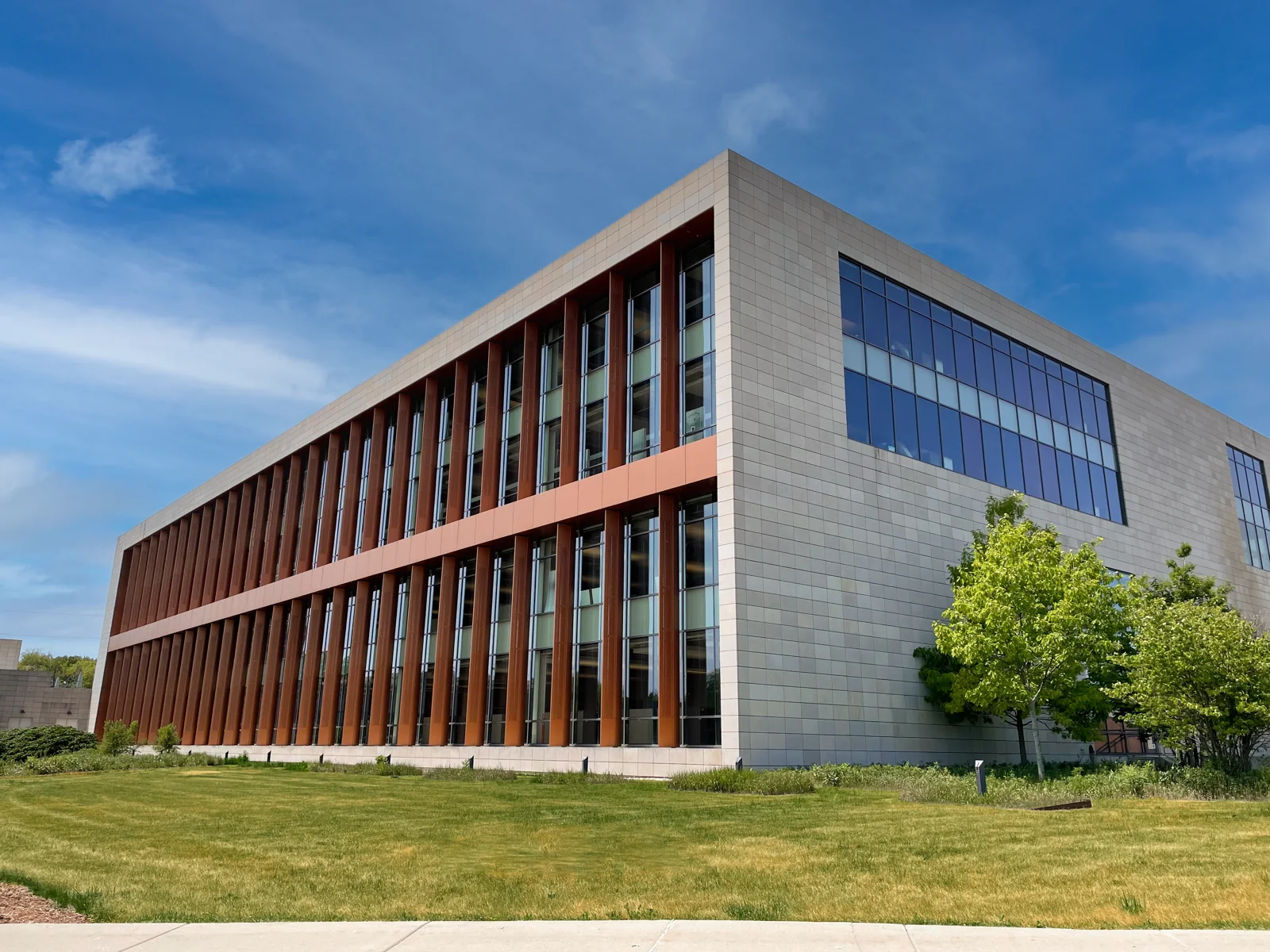 Johnson Controls Glendale Campus — Lease in Glendale, WI, photo 2 of 7