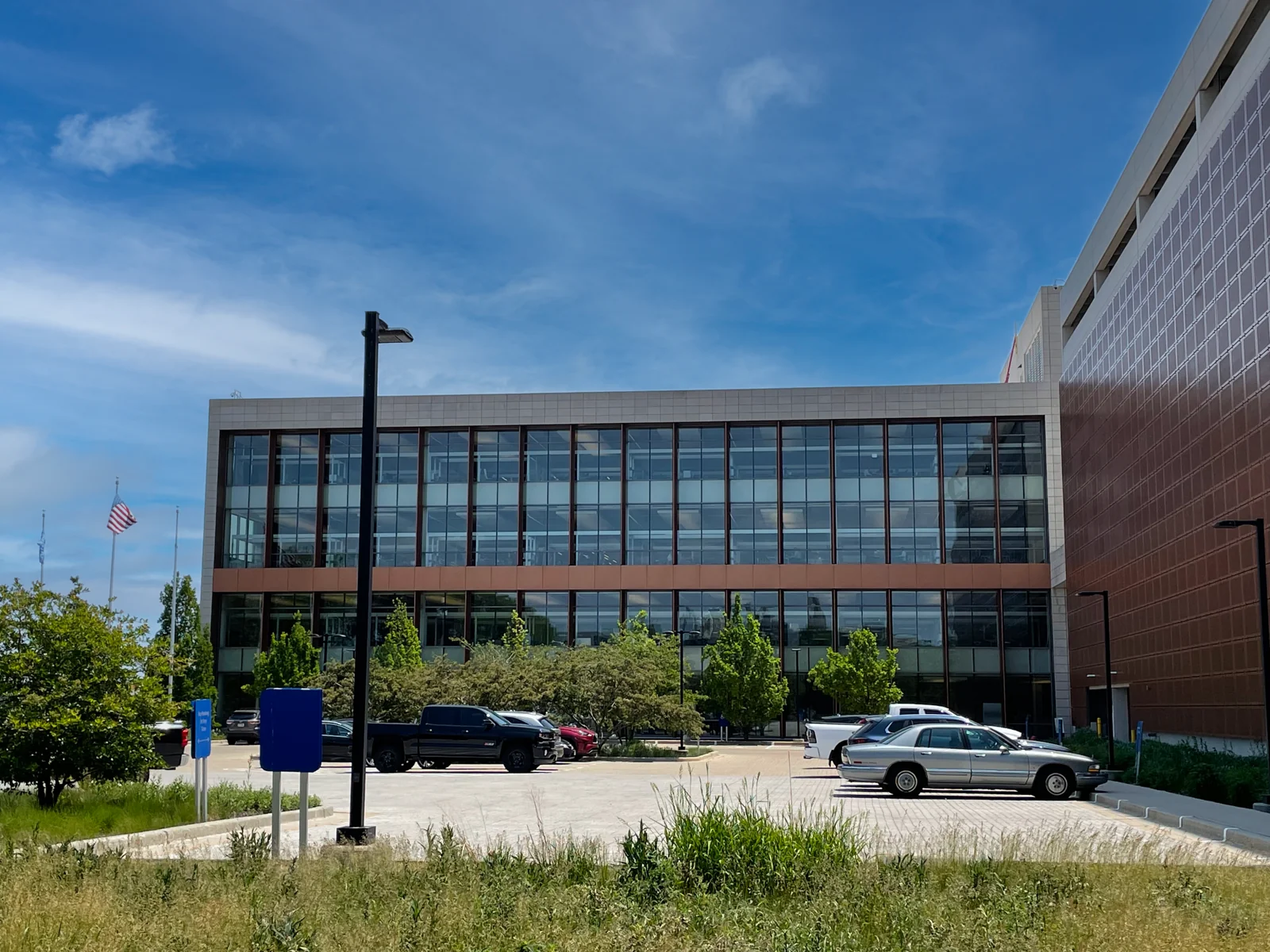 Johnson Controls Glendale Campus — Lease in Glendale, WI, photo 3 of 7