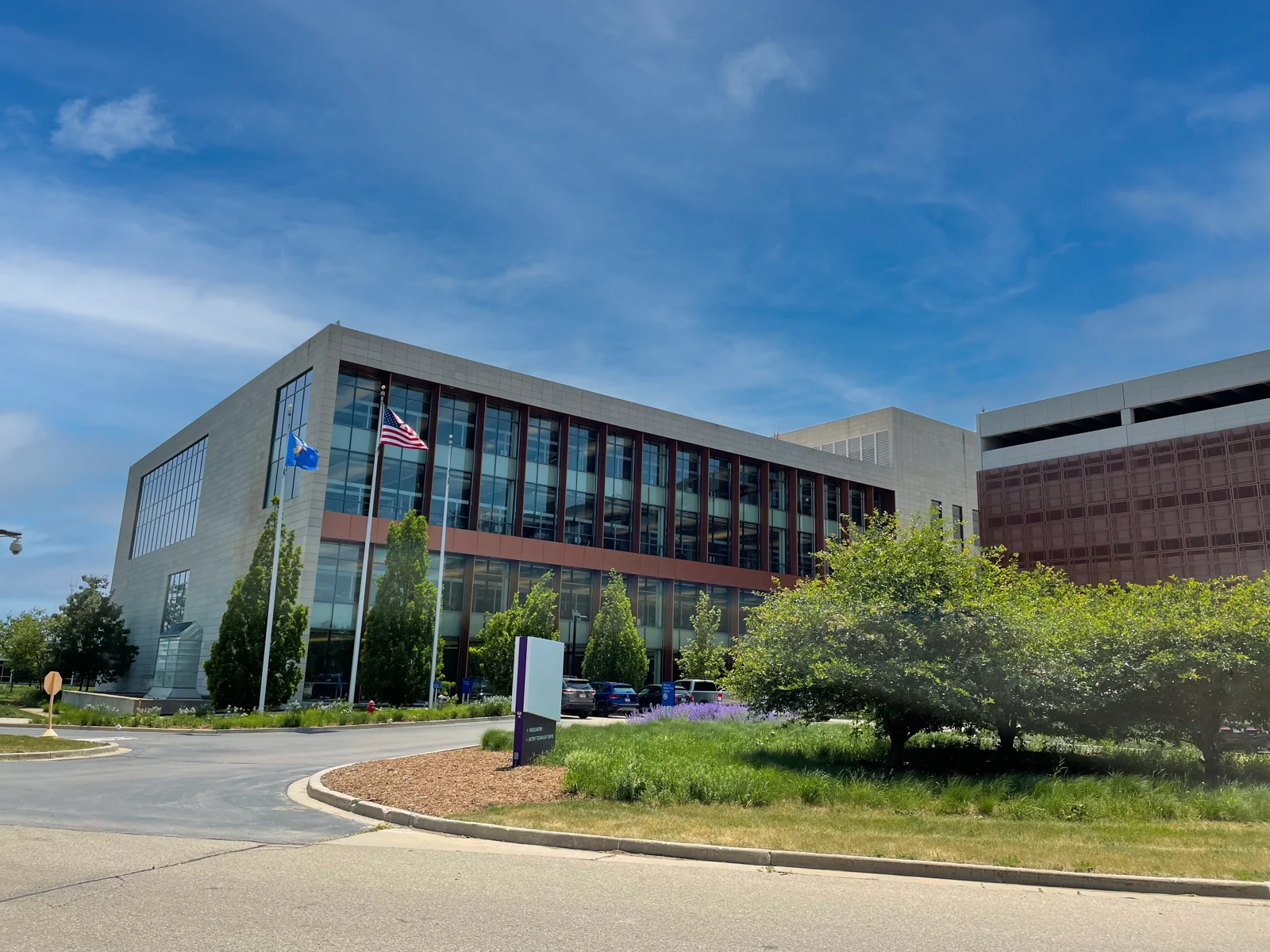 Johnson Controls Glendale Campus — Lease in Glendale, WI, photo 5 of 7
