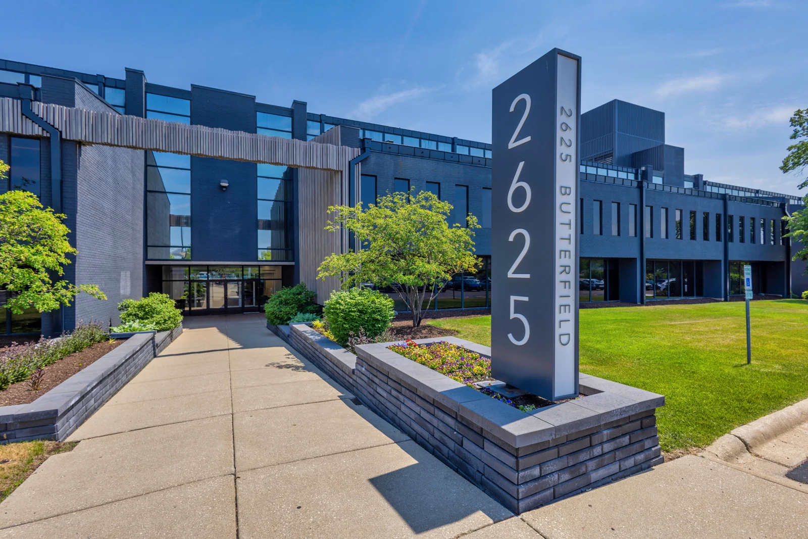 26 Twenty Five - office in Oak Brook, IL