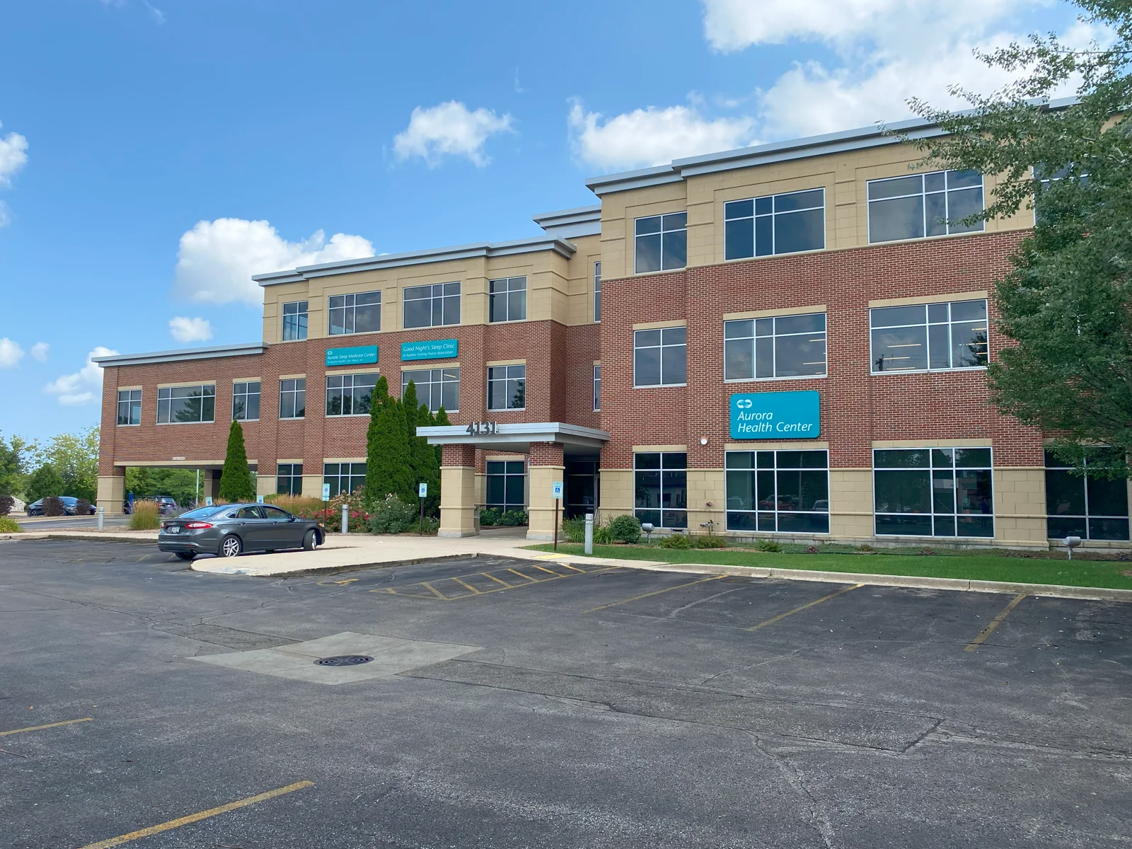 Aurora Health Center Greenfield — Lease in Greenfield, WI, photo 1 of 5