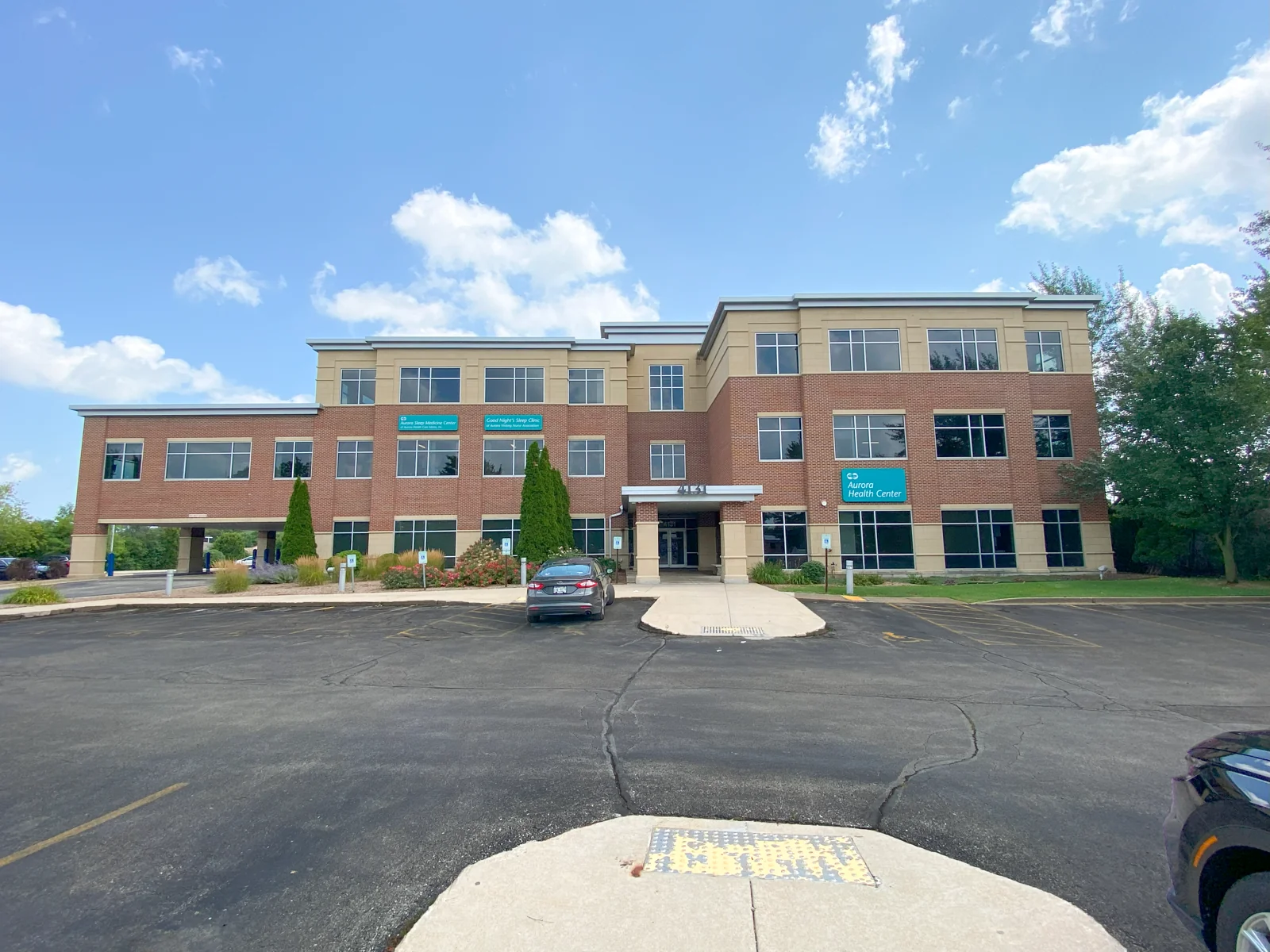Aurora Health Center Greenfield — Lease in Greenfield, WI, photo 2 of 5