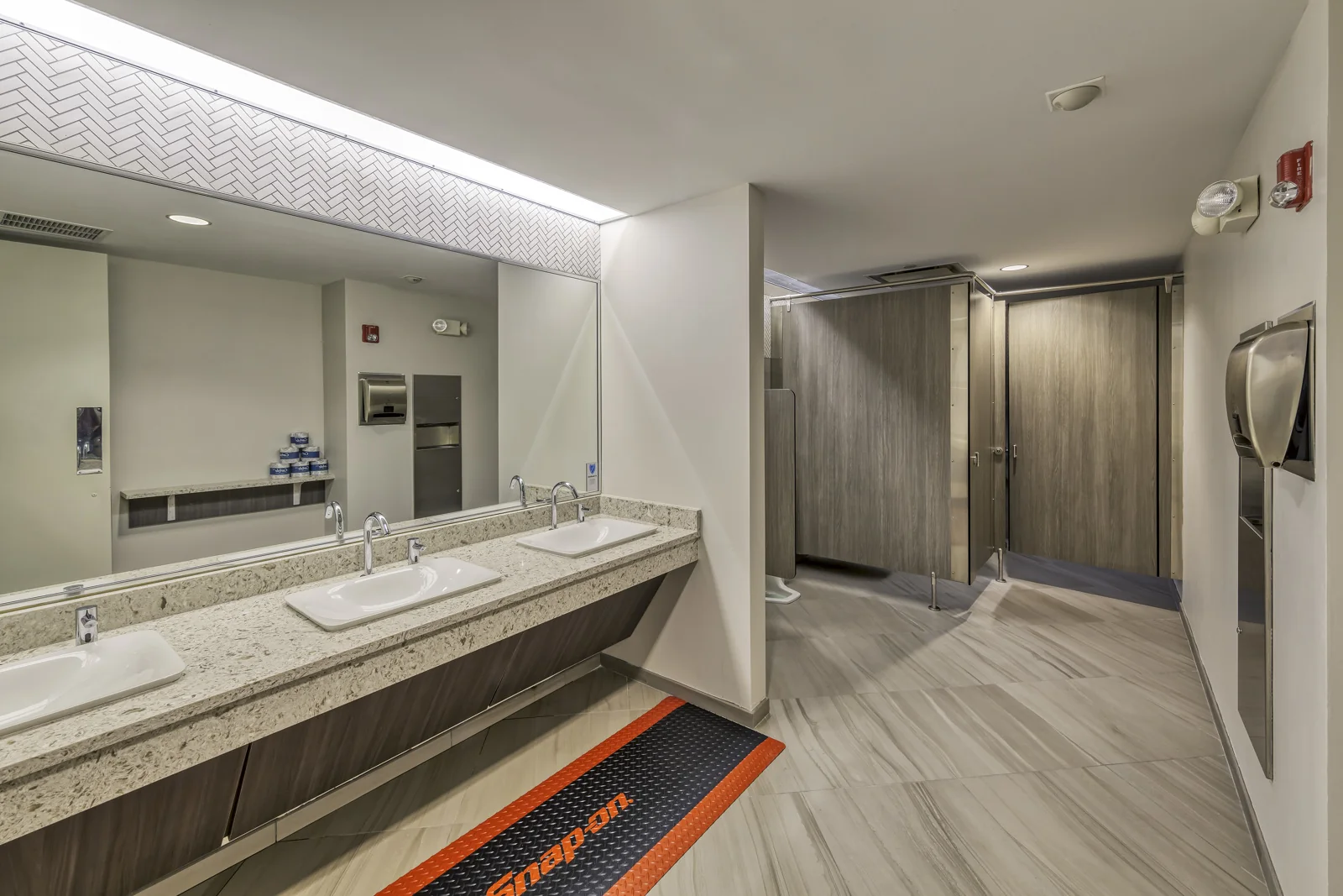 Pine Meadow Corporate Center II — Lease in Libertyville, IL, photo 8 of 8