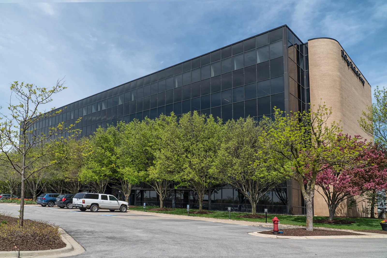 Highland Oaks — Lease in Downers Grove, IL, photo 2 of 4