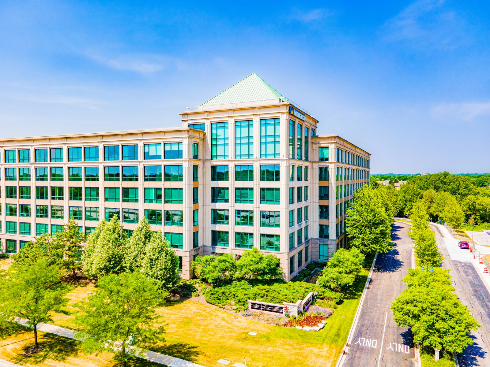 Woodfield Preserve Office Center II — Lease in Schaumburg, IL, photo 1 of 8