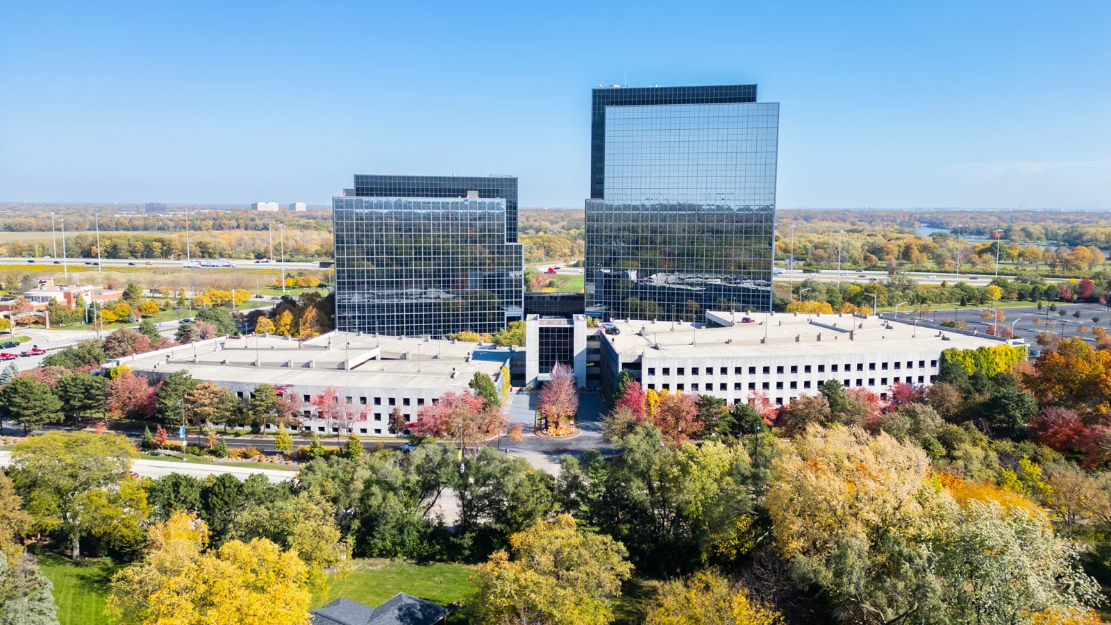 Woodfield Corporate Center — Lease in Schaumburg, IL, photo 4 of 8