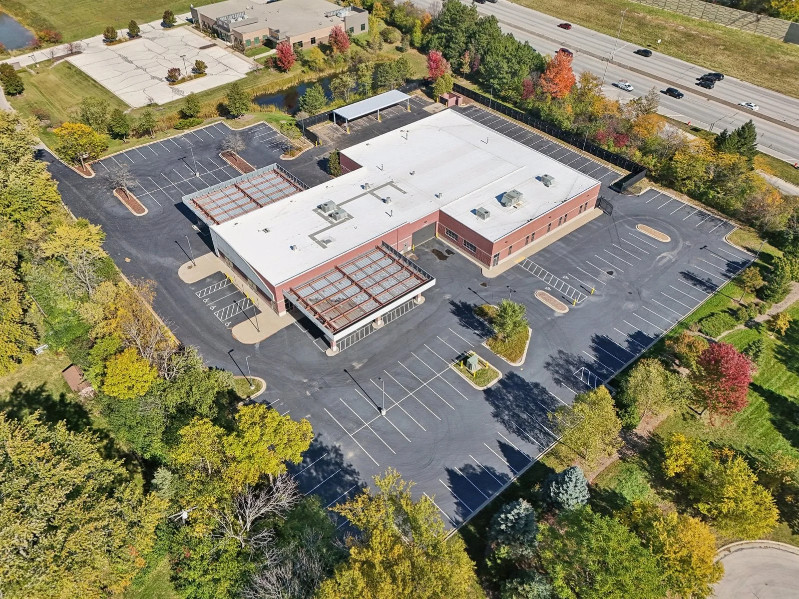 Flex/Industrial Building — Lease in Greenfield, WI, photo 1 of 3