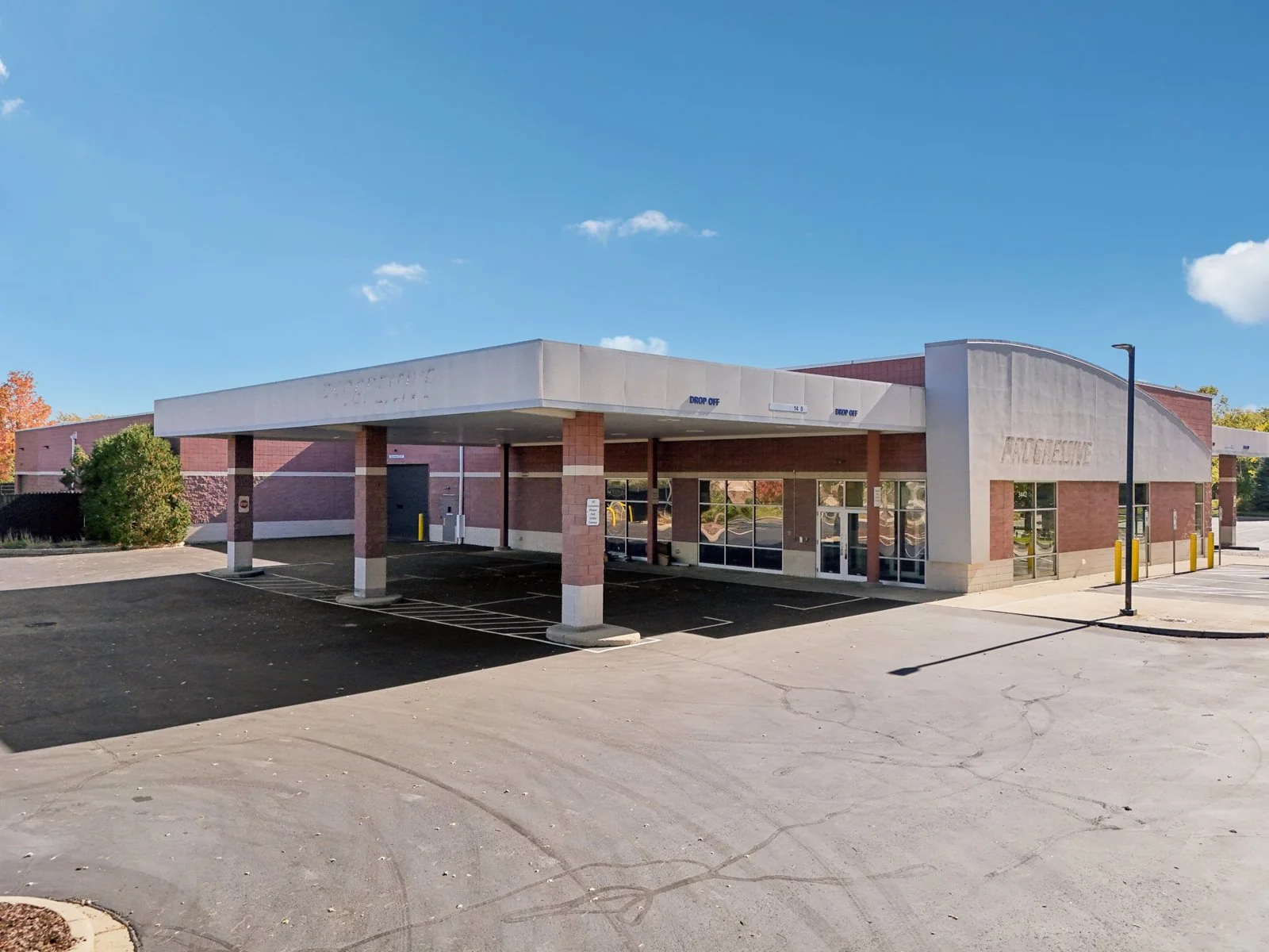 Flex/Industrial Building — Lease in Greenfield, WI, photo 2 of 3