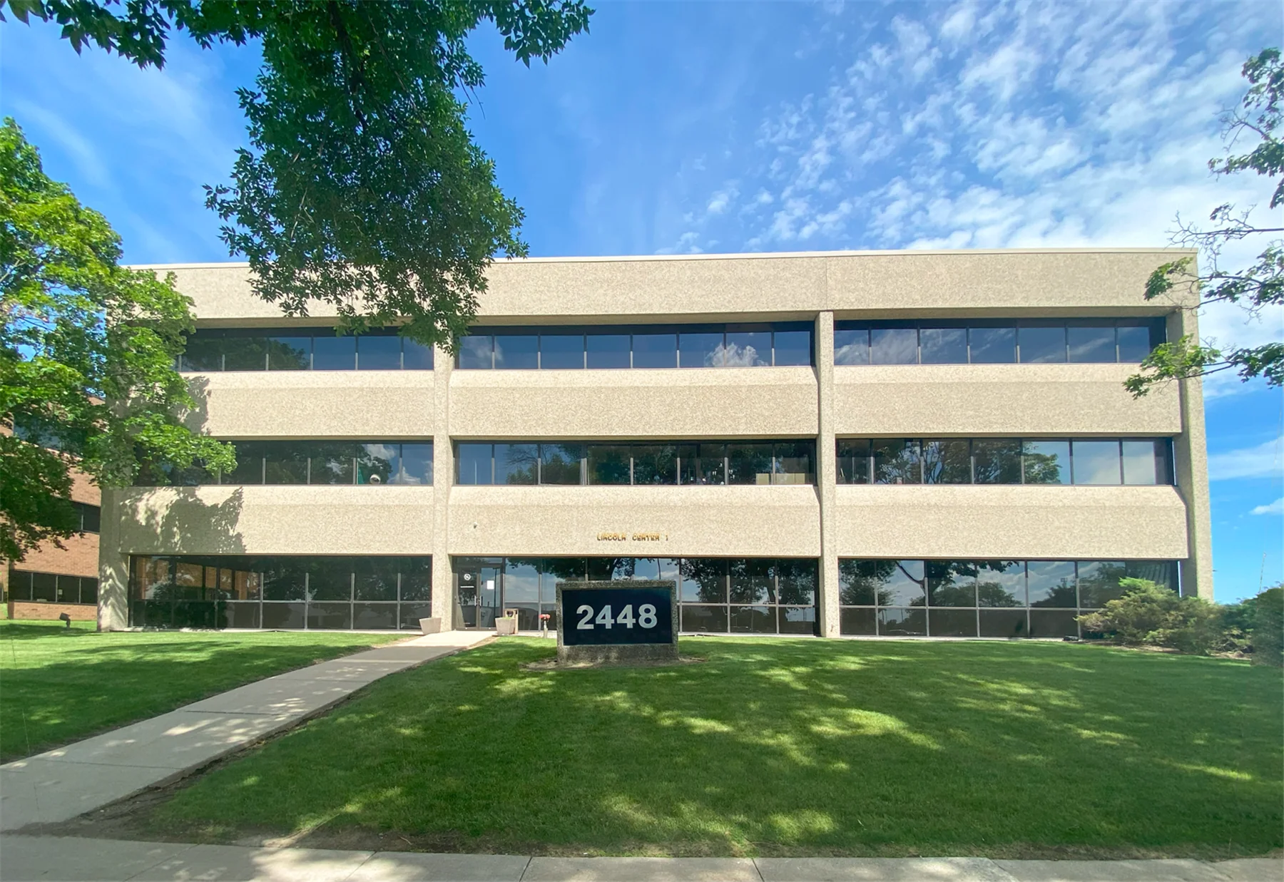 Lincoln Center I — Lease in West Allis, WI, photo 1 of 8