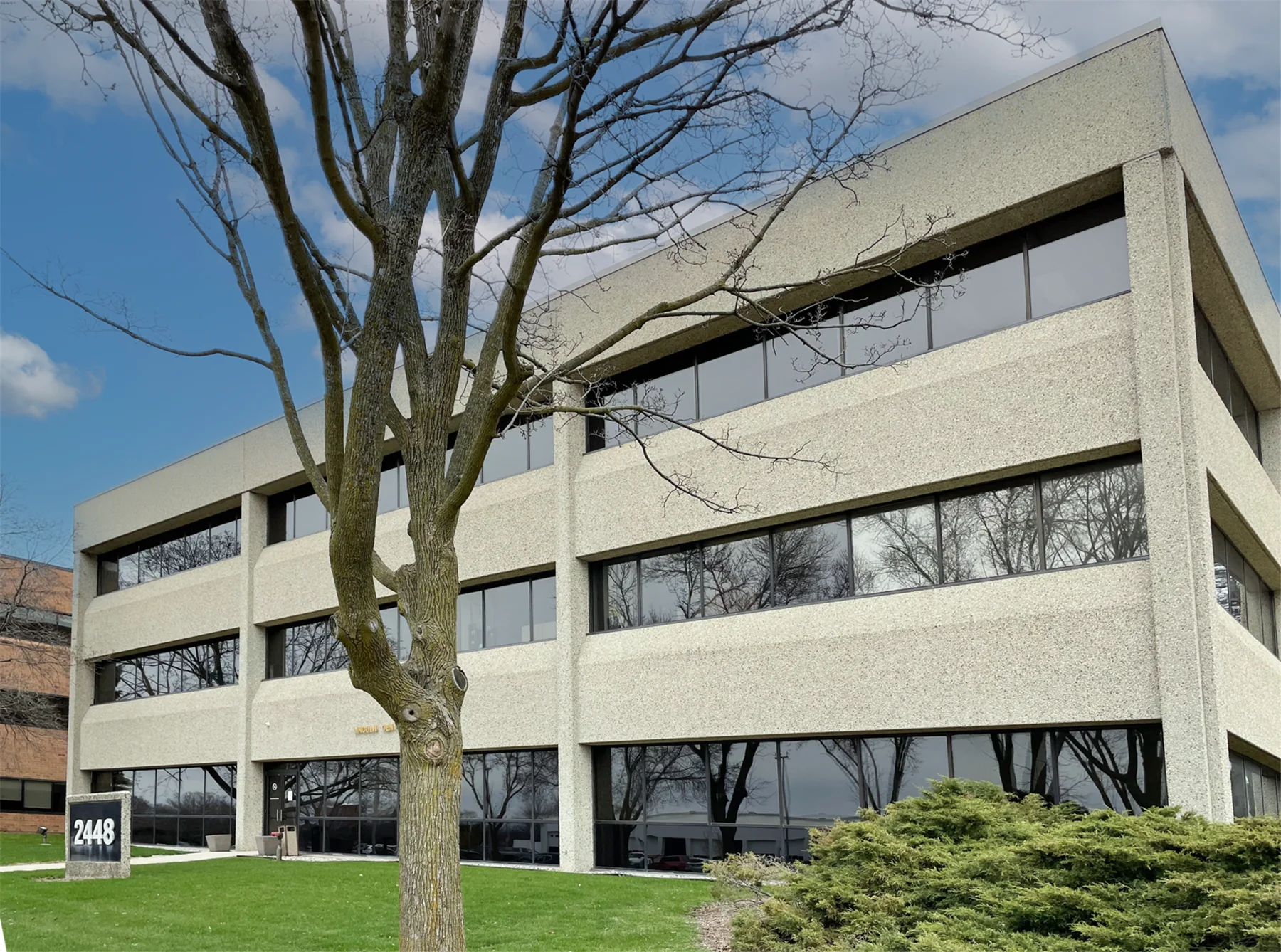 Lincoln Center I — Lease in West Allis, WI, photo 2 of 8