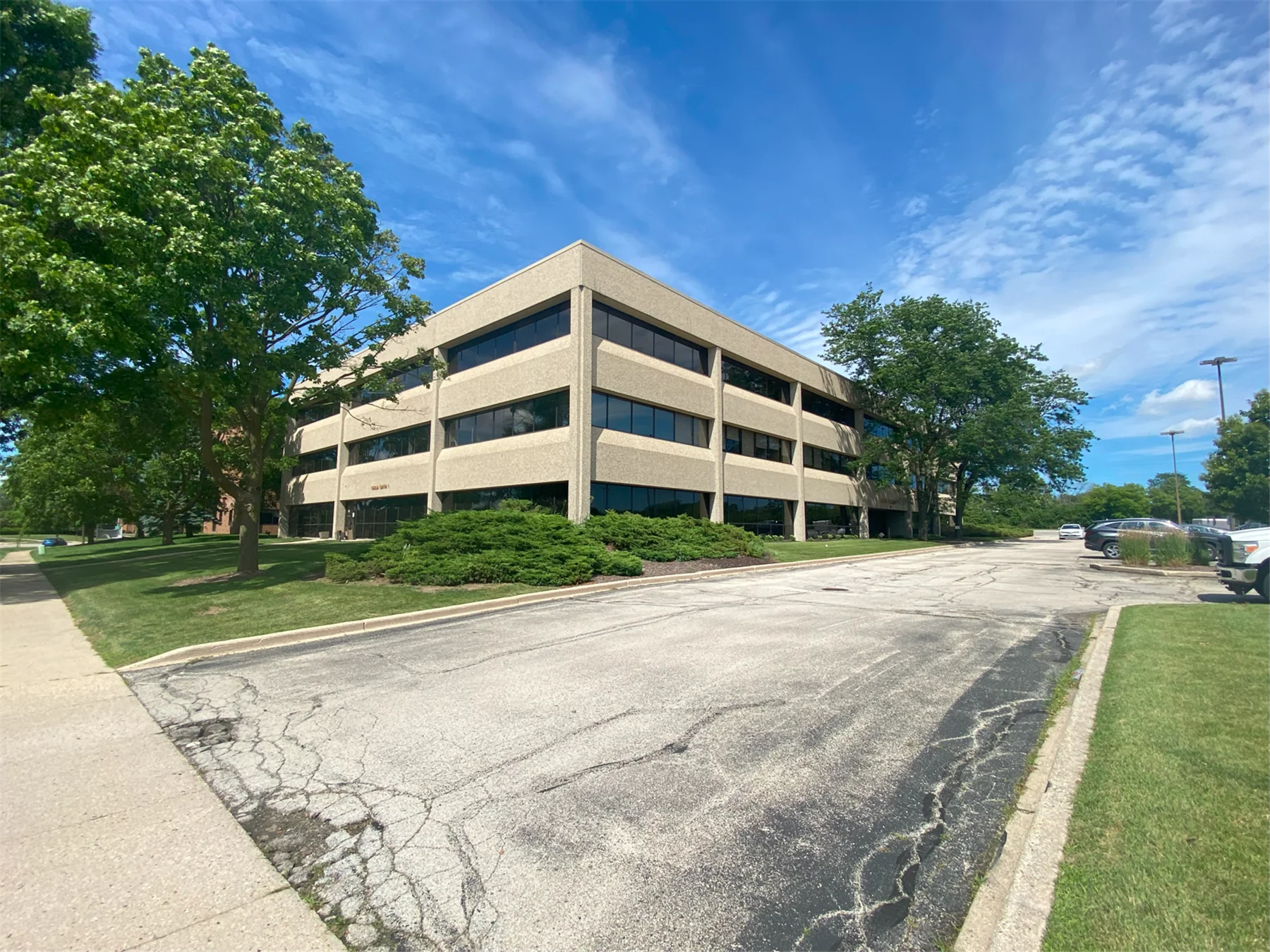 Lincoln Center I — Lease in West Allis, WI, photo 3 of 8