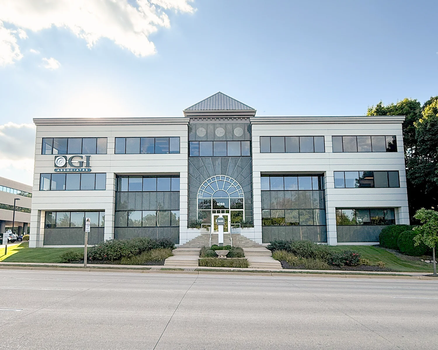 Mayfair Corporate Center — Lease in Wauwatosa, WI, photo 1 of 8