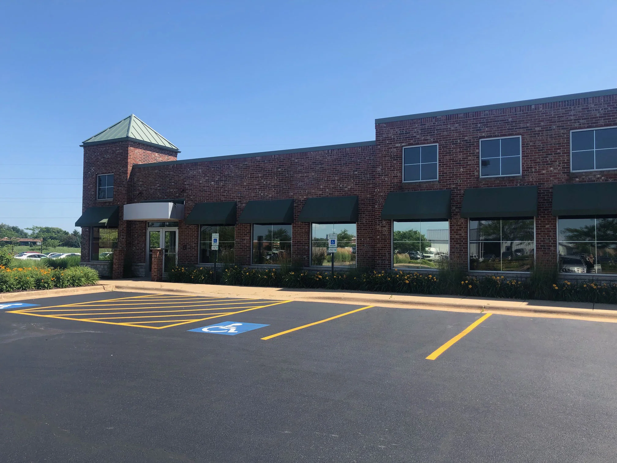 6585 Lexus Dr., Rockford, IL — Lease in Rockford, IL, photo 3 of 4