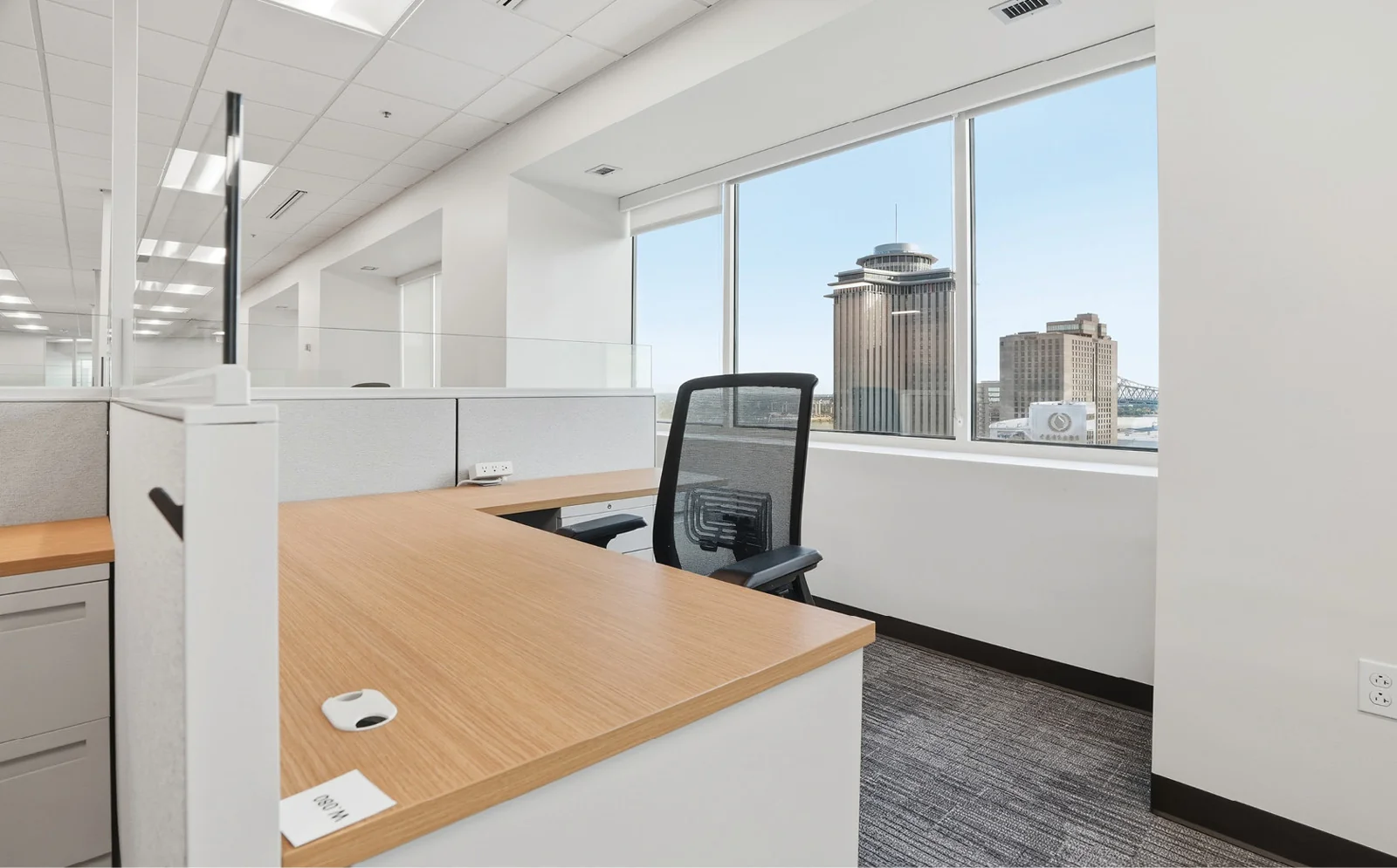One Canal Place — Lease in New Orleans, LA, photo 3 of 8