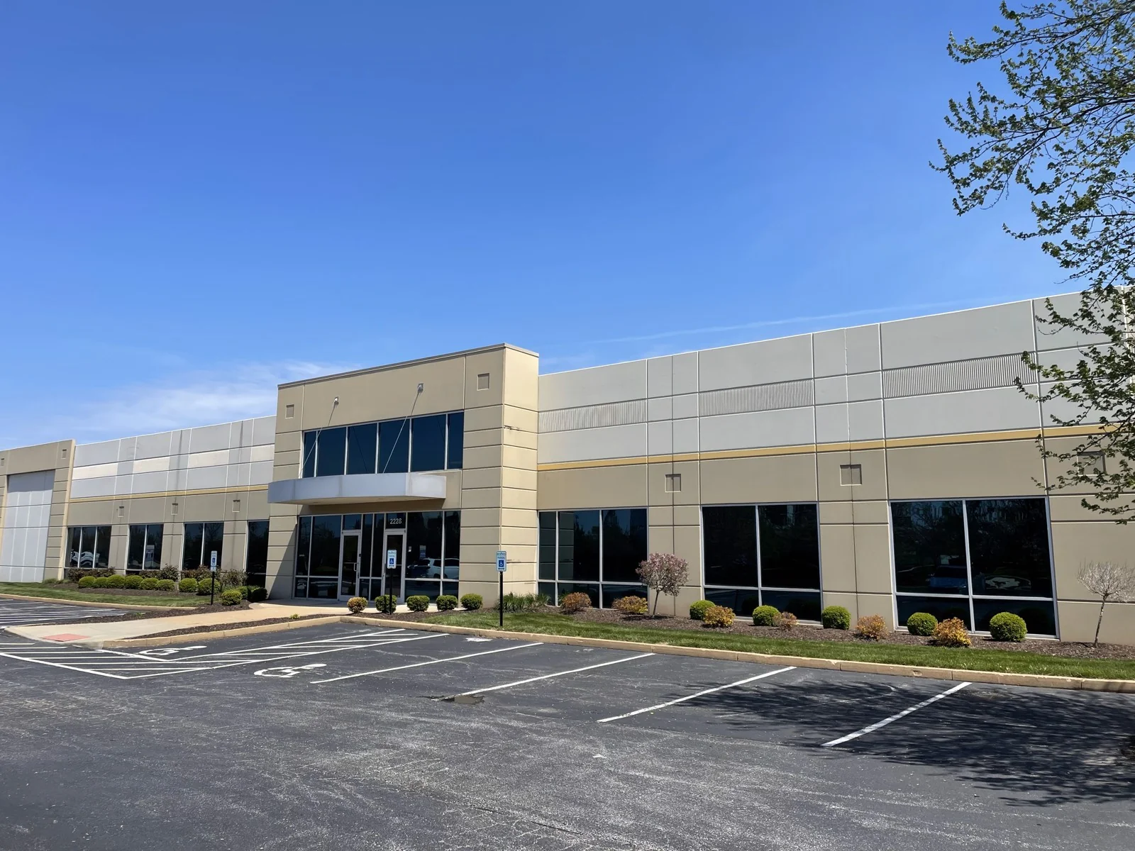 2228 Ball Dr - office in St. Louis, MO