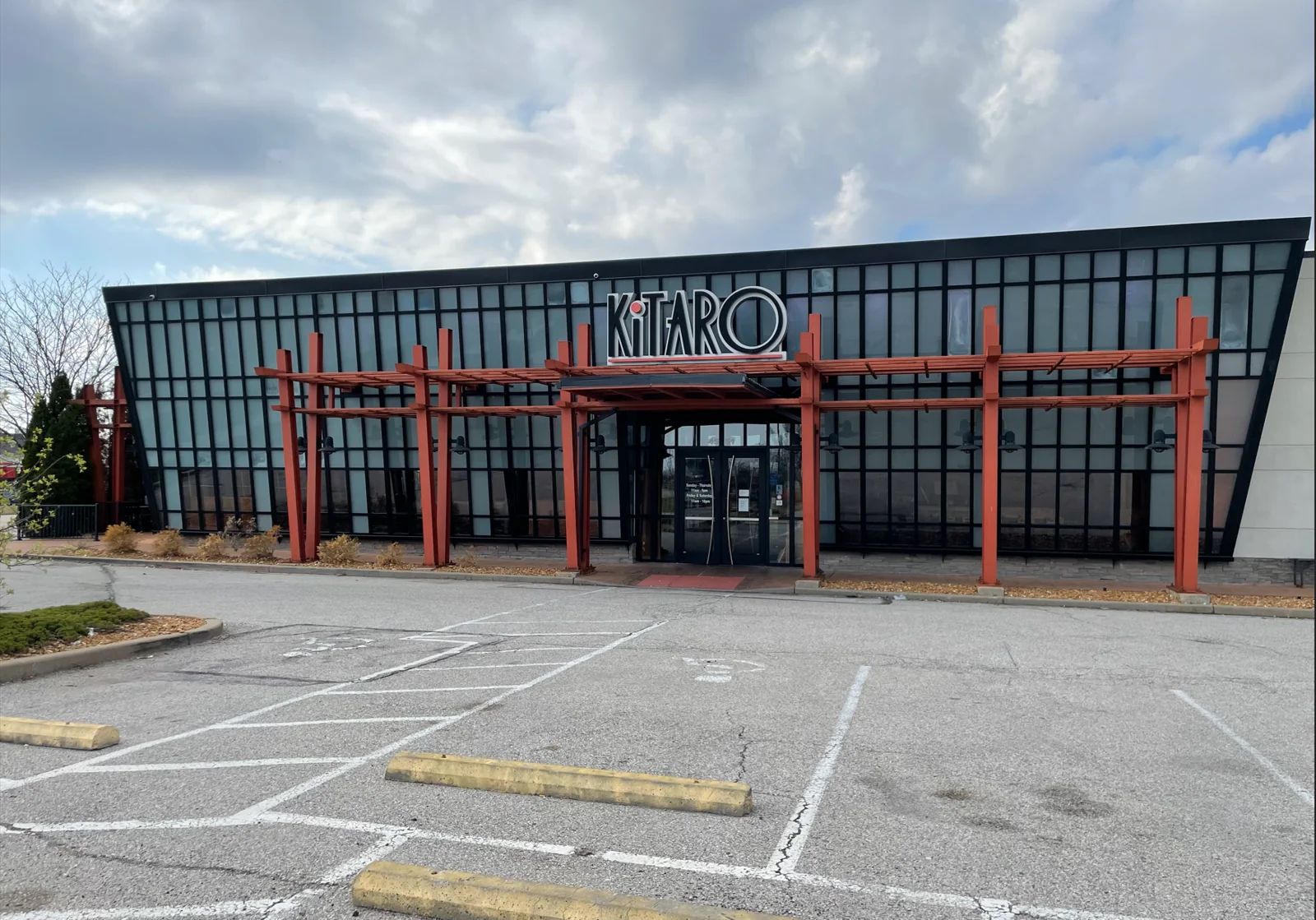 7,930 SF Former Restaurant — Sale in O'fallon, MO, photo 1 of 1
