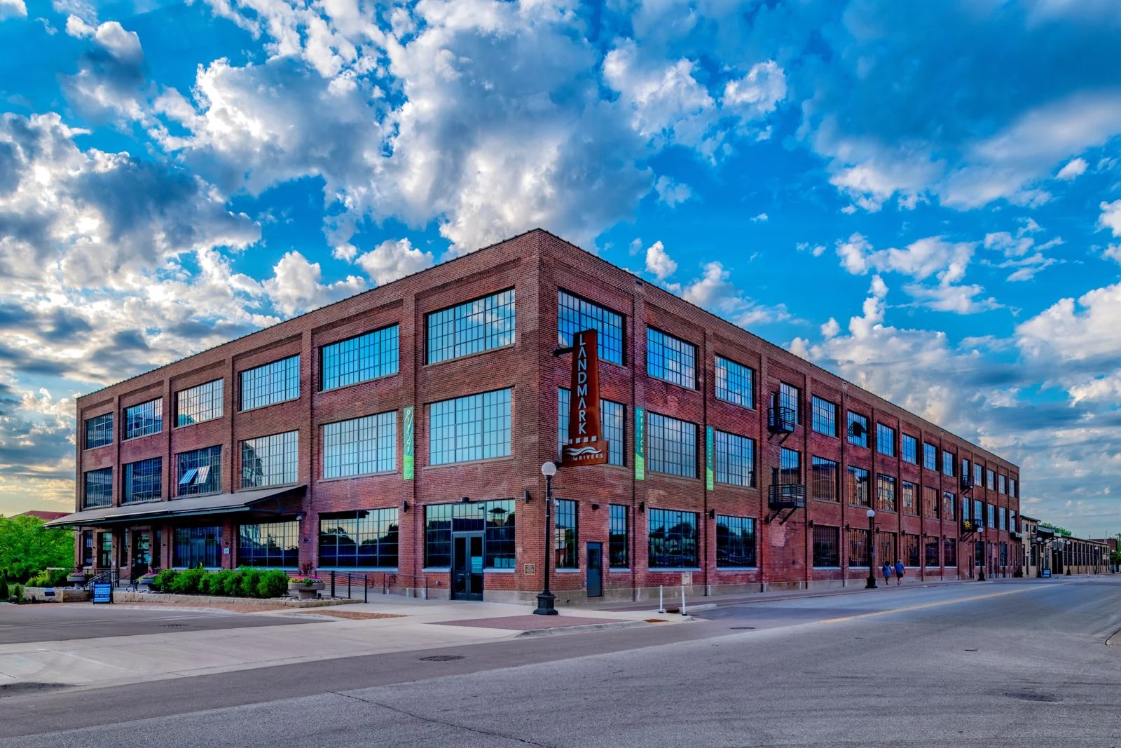 Landmark by the Rivers South Building — Lease in La Crosse, WI, photo 1 of 3