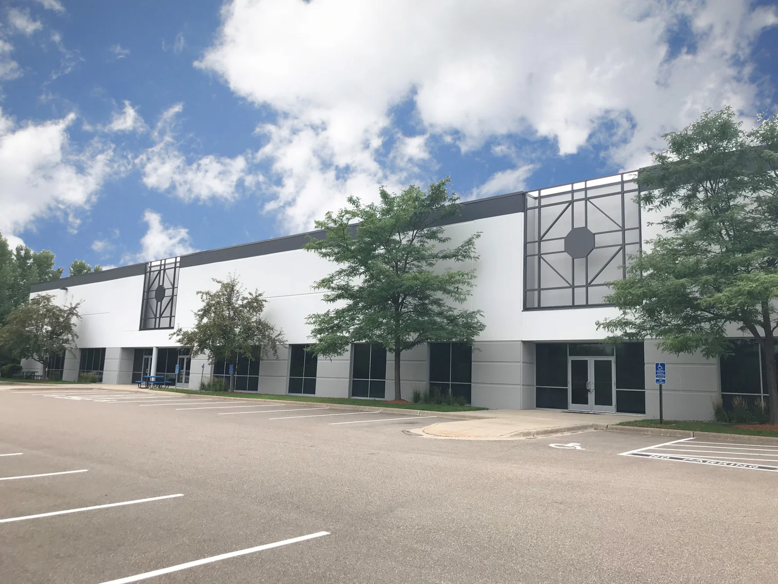 Mendota Heights Gateway Commons — Lease in Mendota Heights, MN, photo 1 of 1