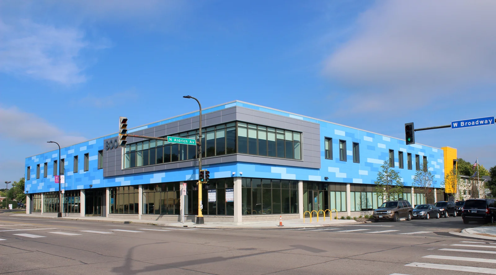 800 W Broadway