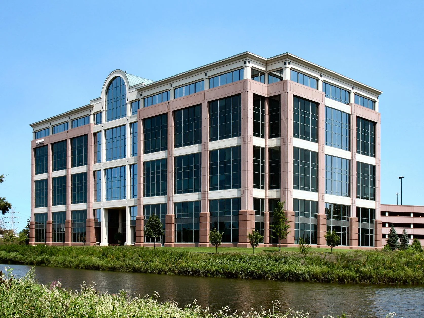 Norman Pointe I — Lease in Bloomington, MN, photo 1 of 8