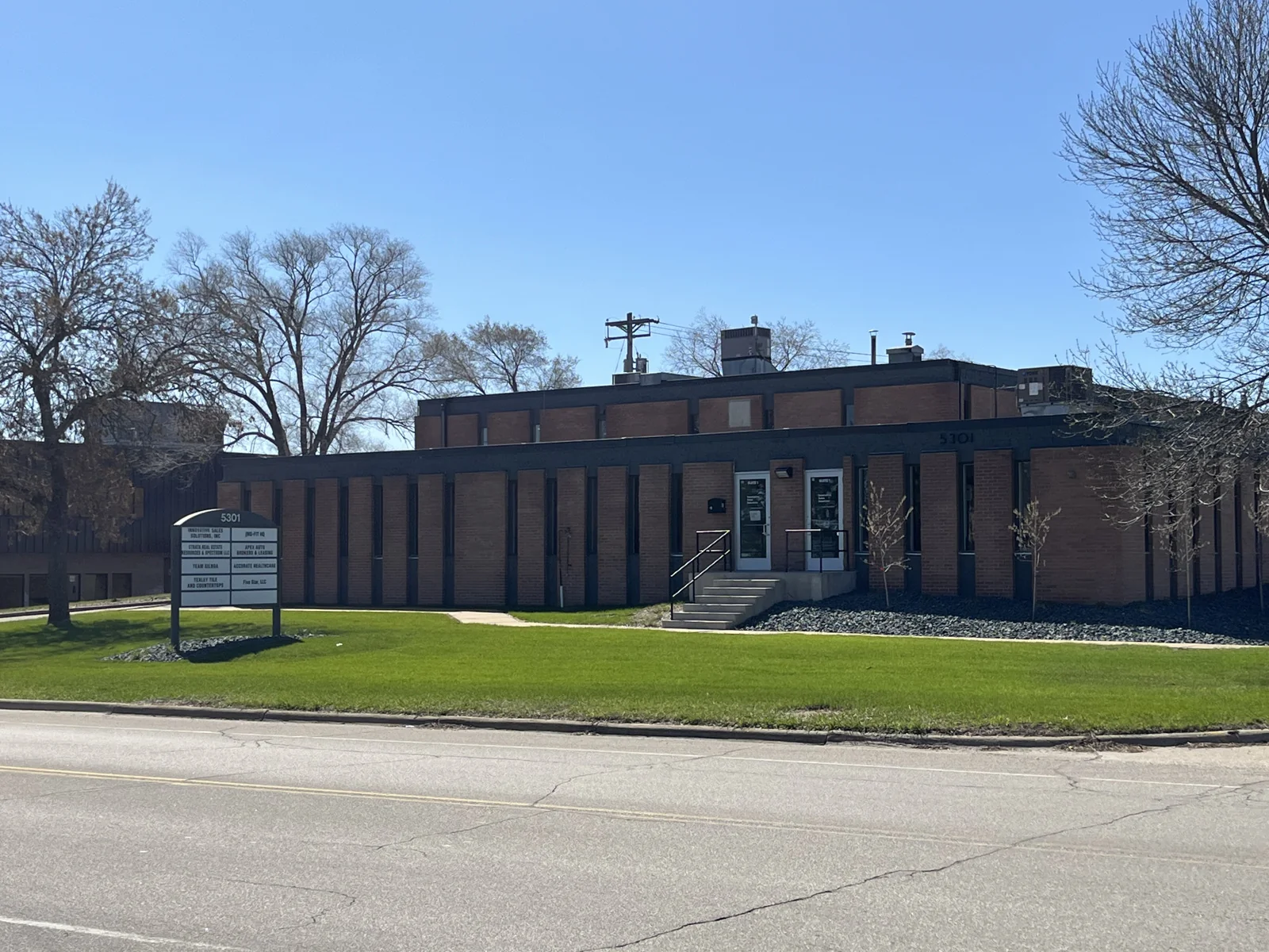 5301 Edina Industrial Blvd - photo 1 - Minneapolis, MN