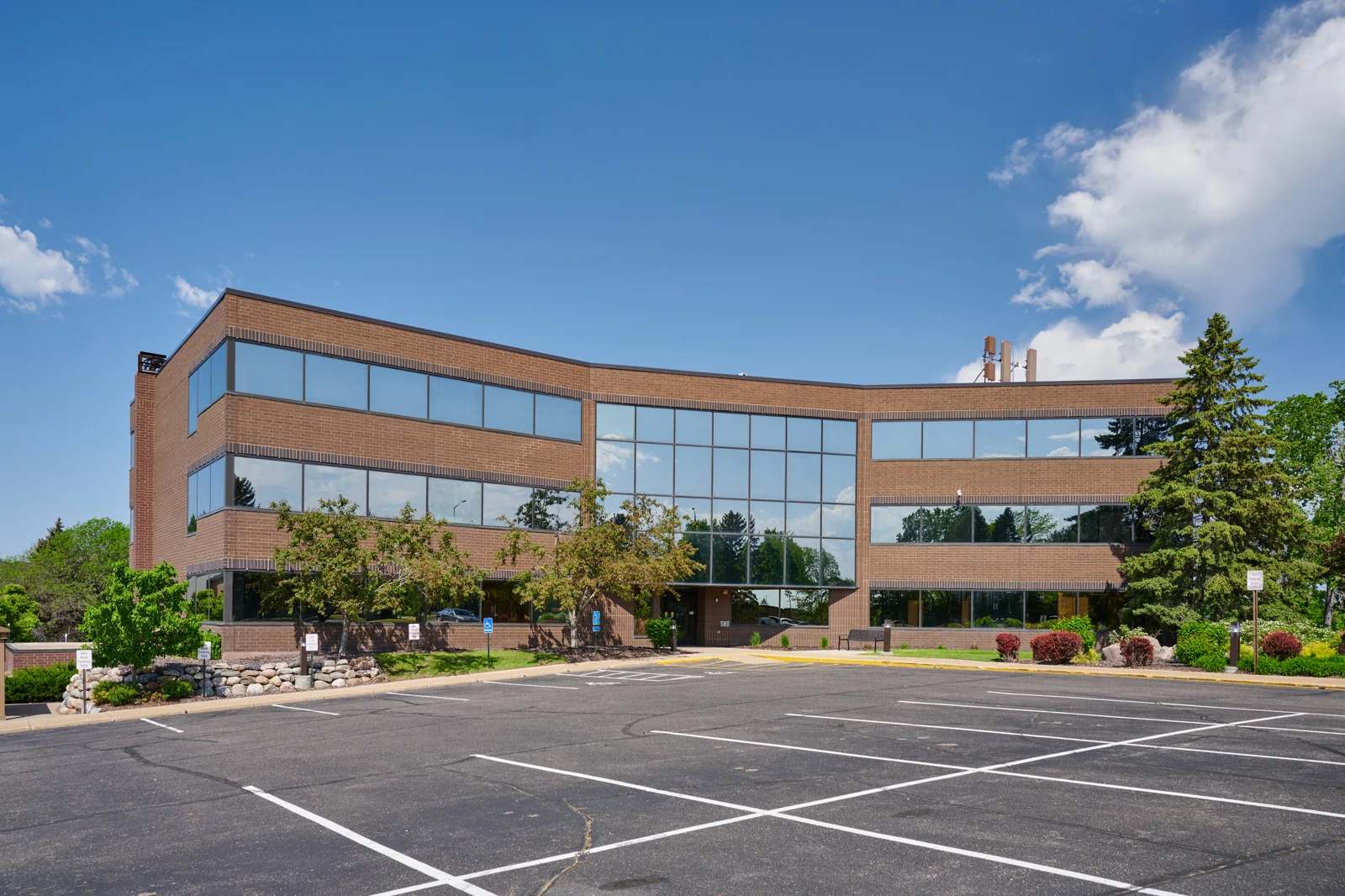 Maple Grove Executive Center — Lease in Maple Grove, MN, photo 1 of 1