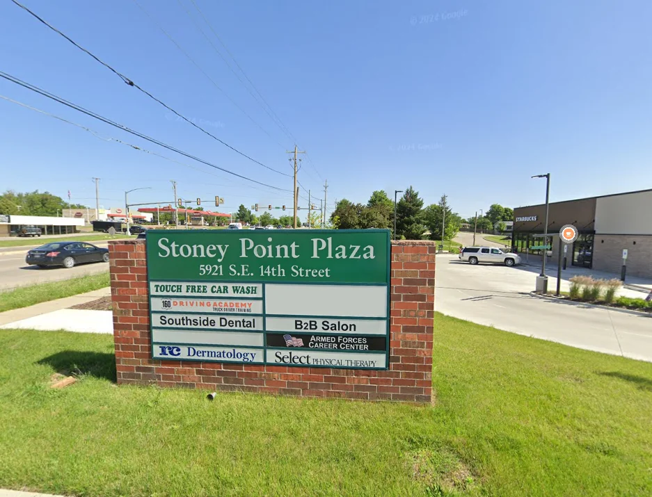 Stoney Pointe - photo 3 - Des Moines, IA