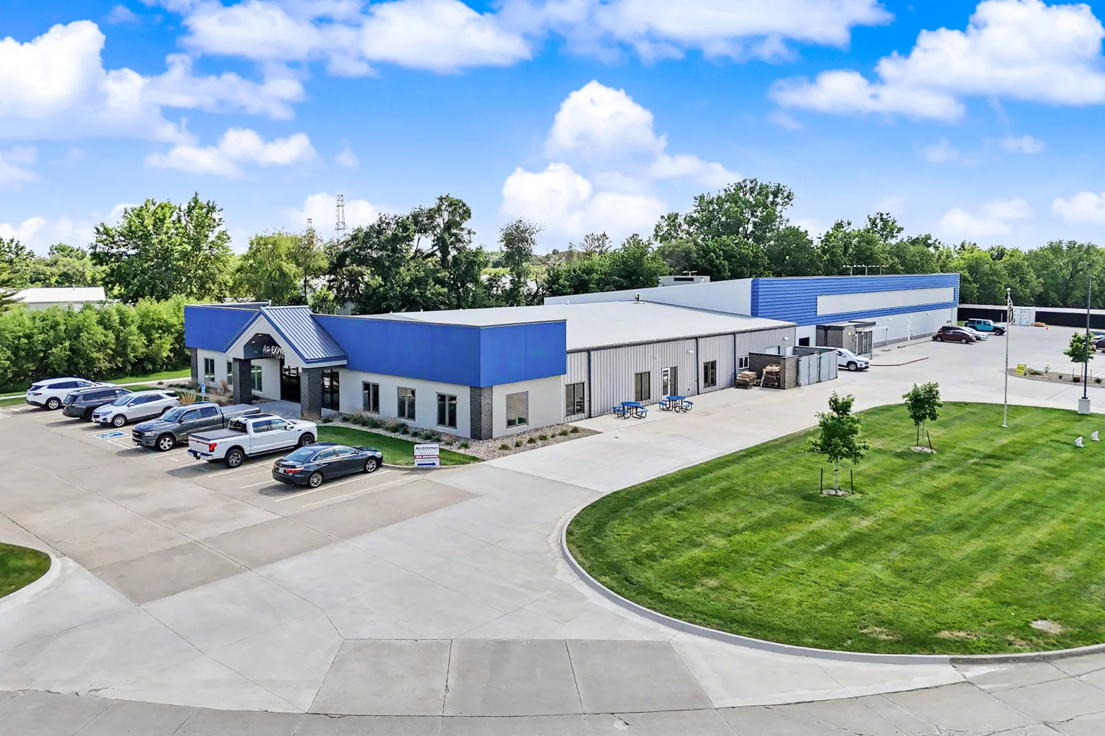 Industrial in Des Moines, IA — Sale in Des Moines, IA, photo 1 of 3