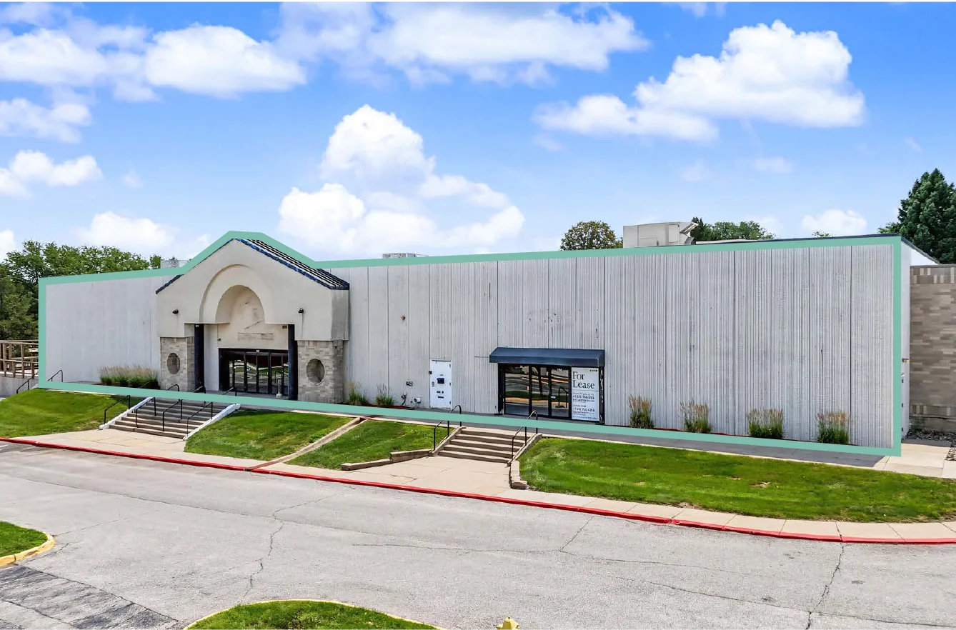 Governor Square Shopping Center — Lease in West Des Moines, IA, photo 2 of 3