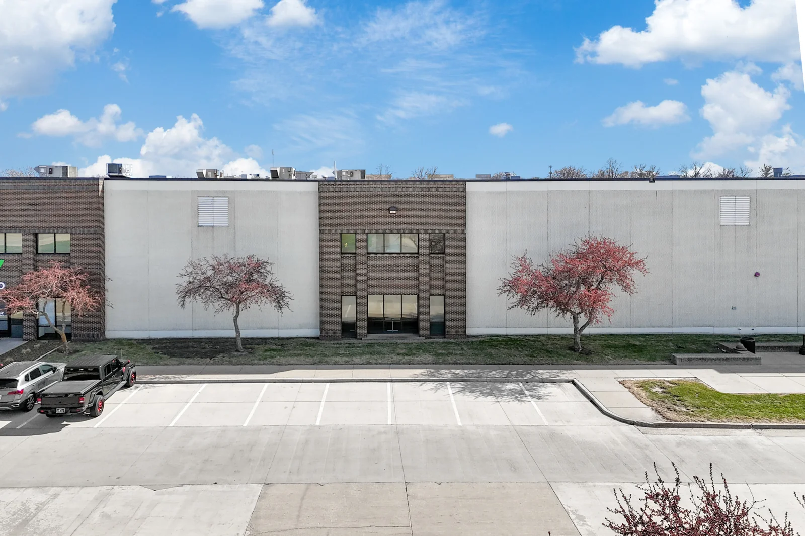 Industrial in Urbandale, IA — Lease in Urbandale, IA, photo 2 of 4