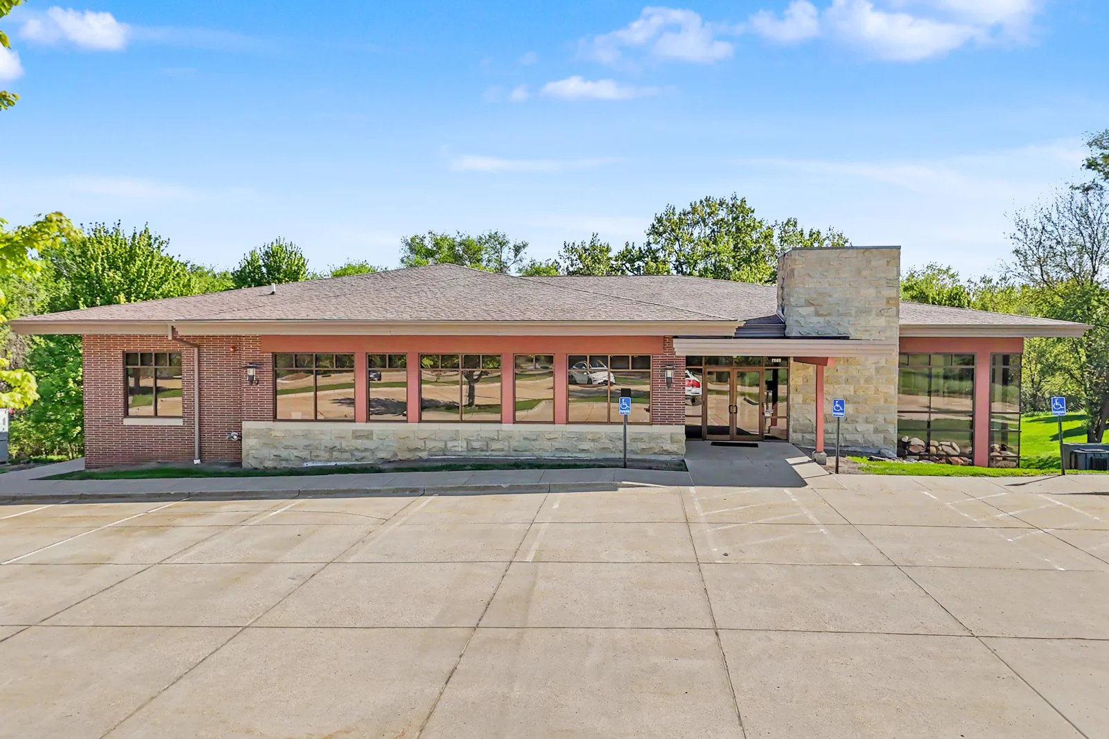 Office in Clive, IA — Sale in Clive, IA, photo 4 of 6