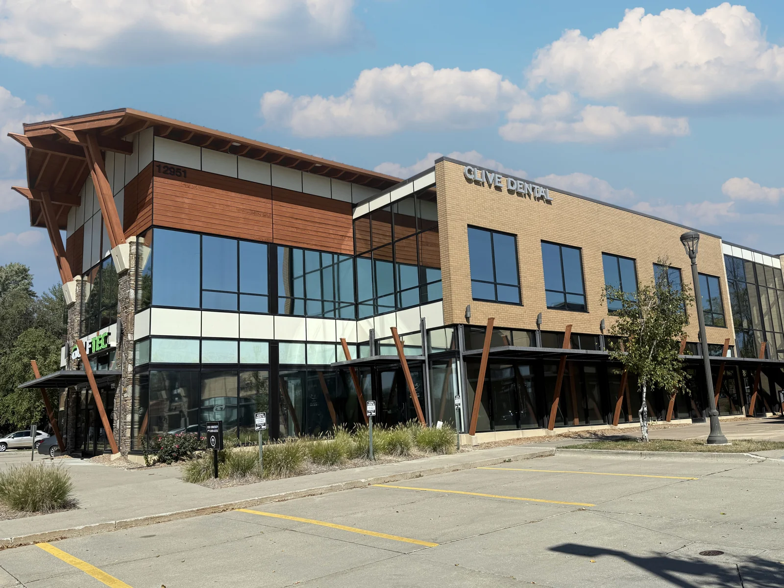 Clive Office Sublease — Lease in Clive, IA, photo 1 of 3