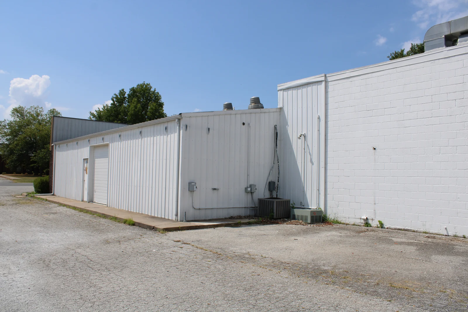Lab/Flex/Industrial Space For Lease — Lease in Springdale, AR, photo 2 of 6