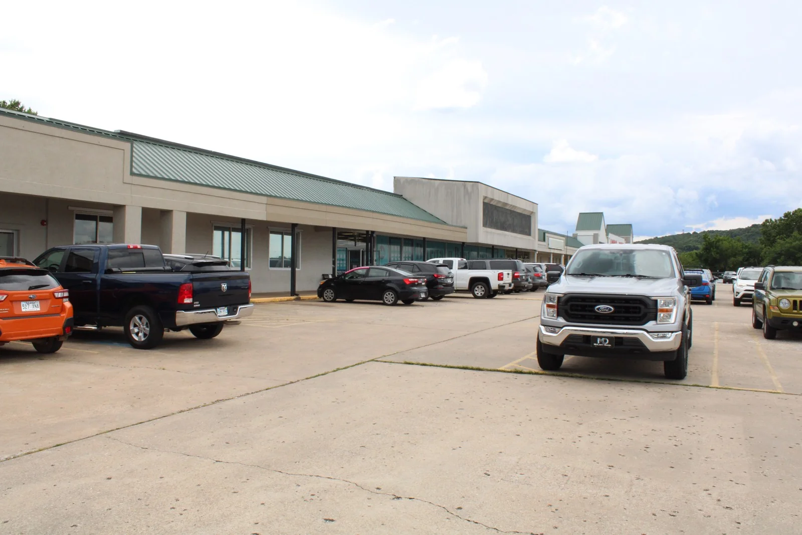 3340 N College Ave — Lease in Fayetteville, AR, photo 2 of 6