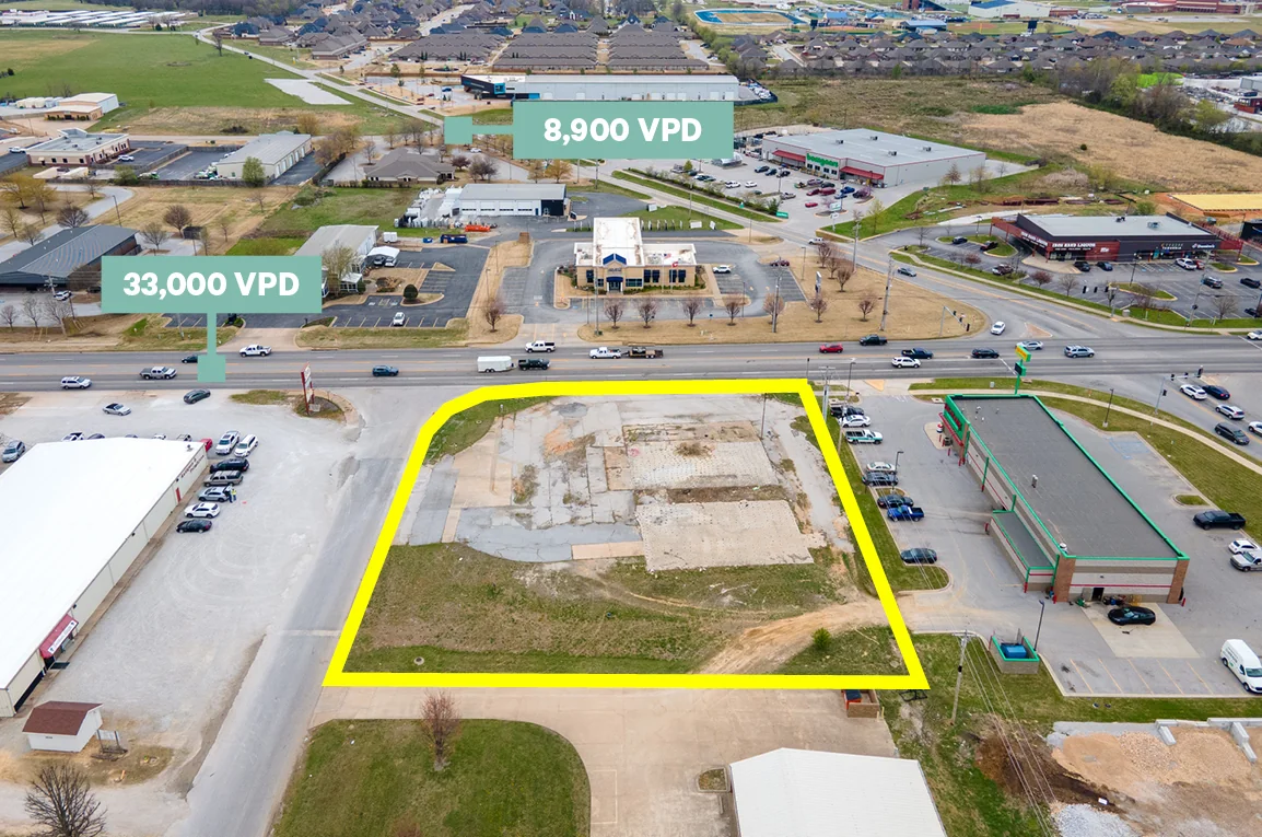 Retail in Springdale, AR — Lease in Springdale, AR, photo 2 of 6