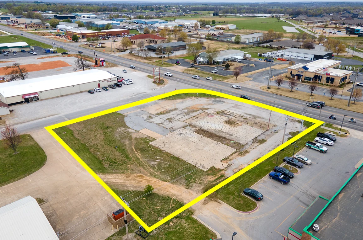 Retail in Springdale, AR — Lease in Springdale, AR, photo 4 of 6