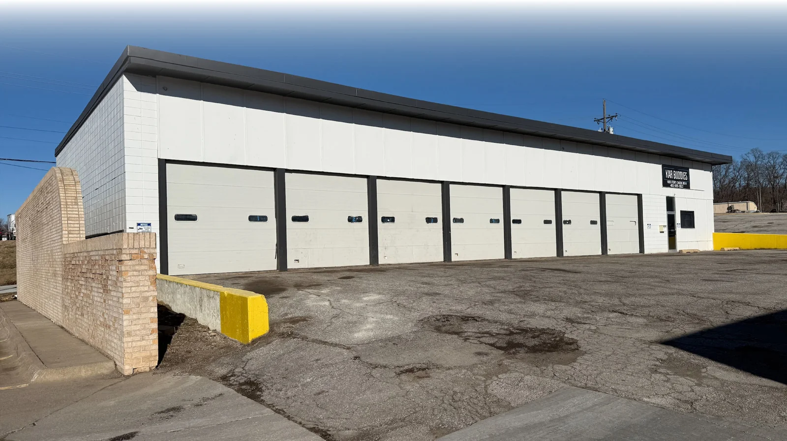 Service garage located in Southroads Technology Park — Sale in Bellevue, NE, photo 1 of 8