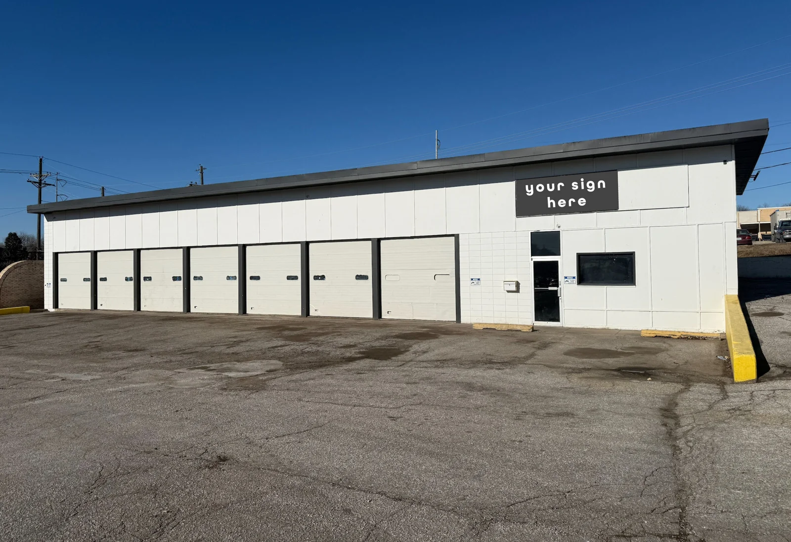 Service garage located in Southroads Technology Park — Sale in Bellevue, NE, photo 2 of 8