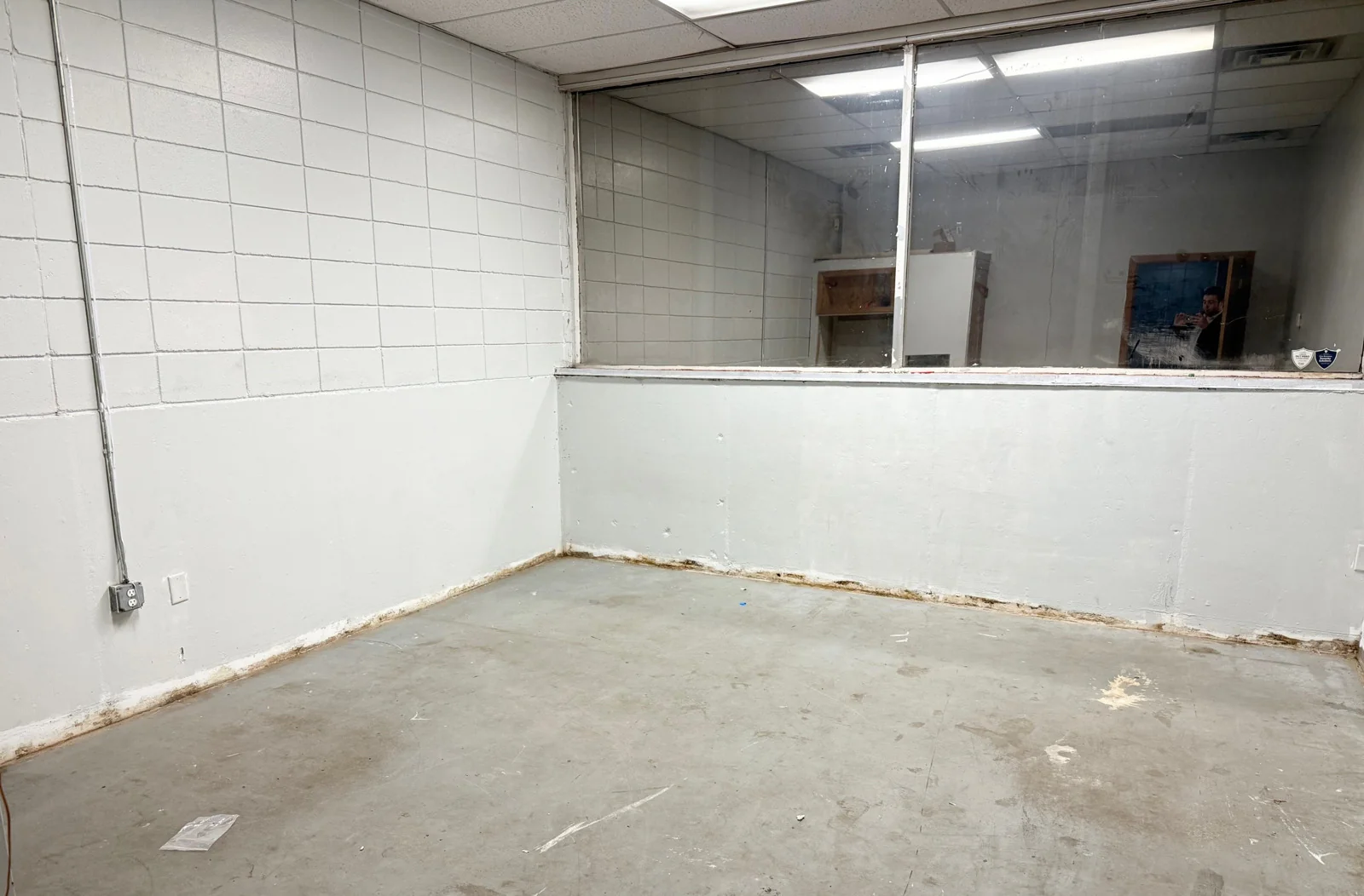 Service garage located in Southroads Technology Park — Sale in Bellevue, NE, photo 6 of 8