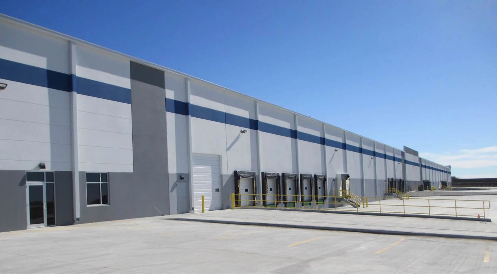 Class A Warehouse - photo 1 - Papillion, NE