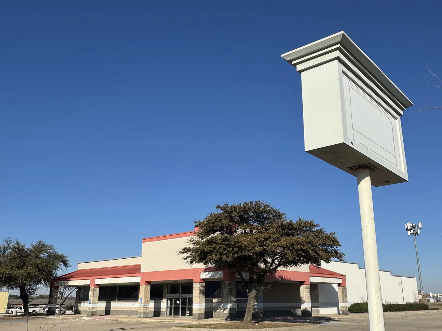Retail in Bedford, TX — Sale in Bedford, TX, photo 1 of 2