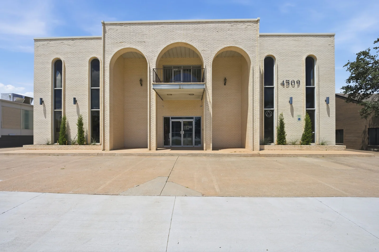 Office in Oklahoma City, OK — Sale in Oklahoma City, OK, photo 1 of 8