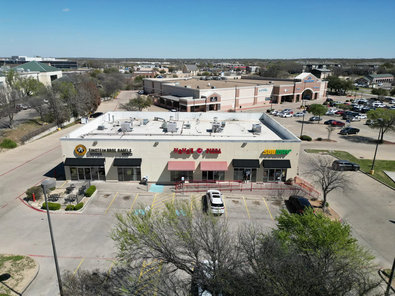 5811 Bryant Irvin - 1,400 SF - photo 2 - Fort Worth, TX