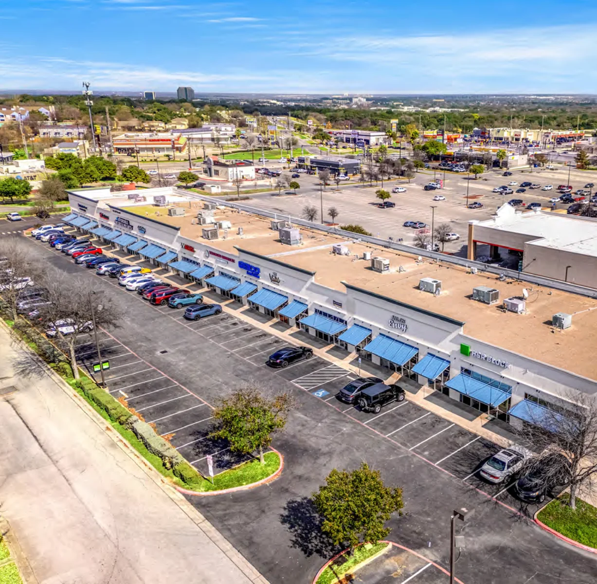 ±1,260 - 6,232 SF Available
