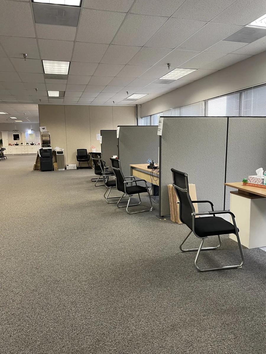 Industrial Warehouse/Showroom Space for Sublease — Lease in Aurora, CO, photo 2 of 3
