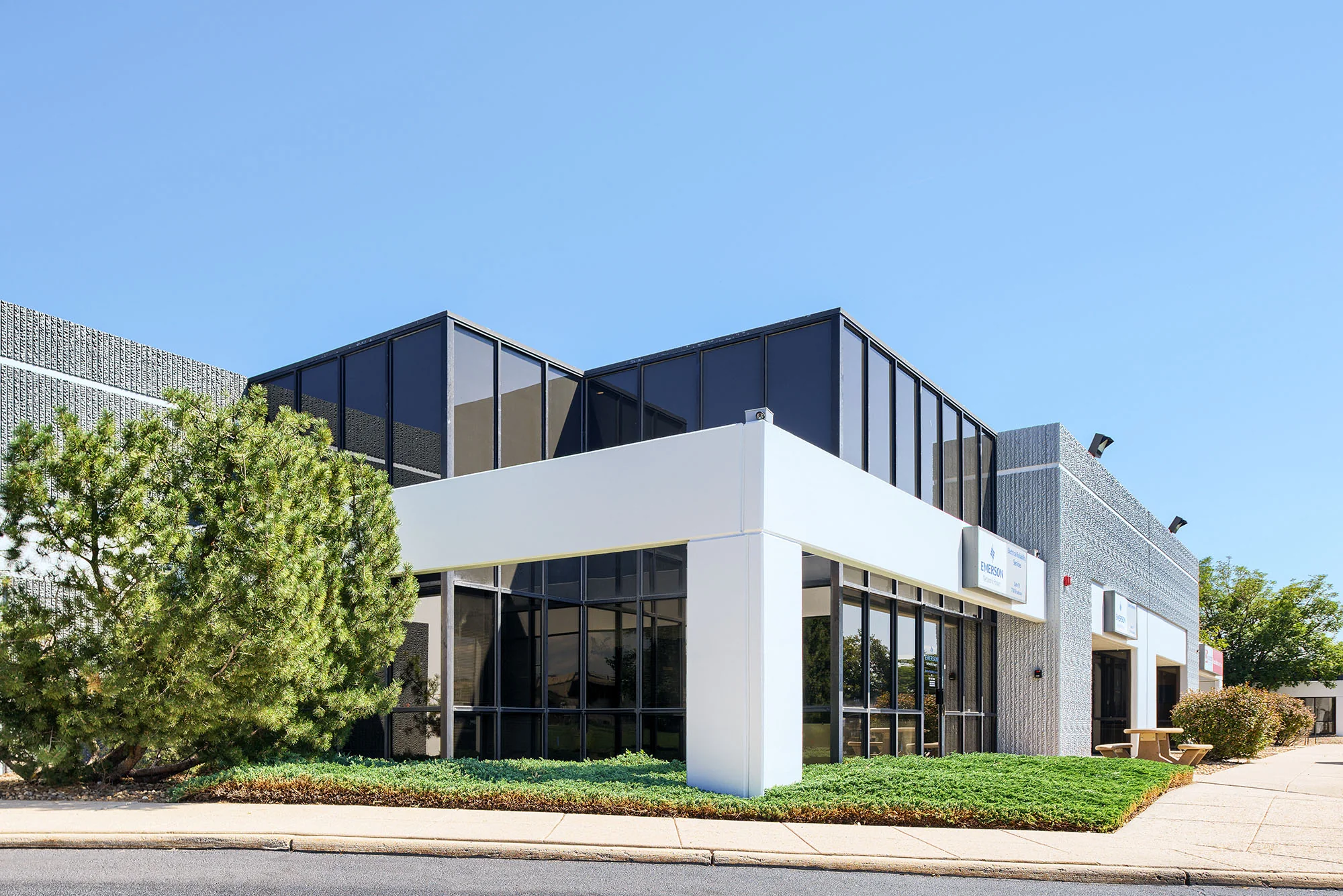 Turnpike Business Park — Lease in Denver, CO, photo 3 of 6
