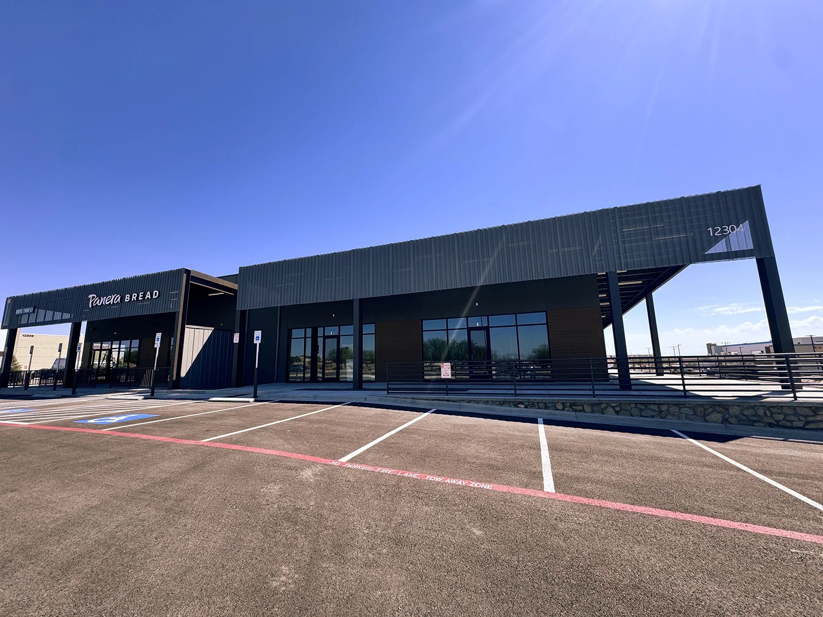 Eastlake Blvd Shopping Center — Lease in El Paso, TX, photo 1 of 8