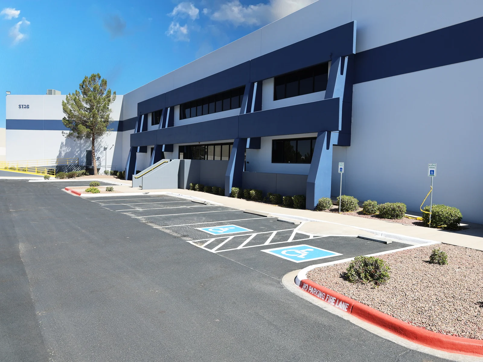 El Paso Industrial: 47 Butterfield Circle — Lease in El Paso, TX, photo 1 of 5